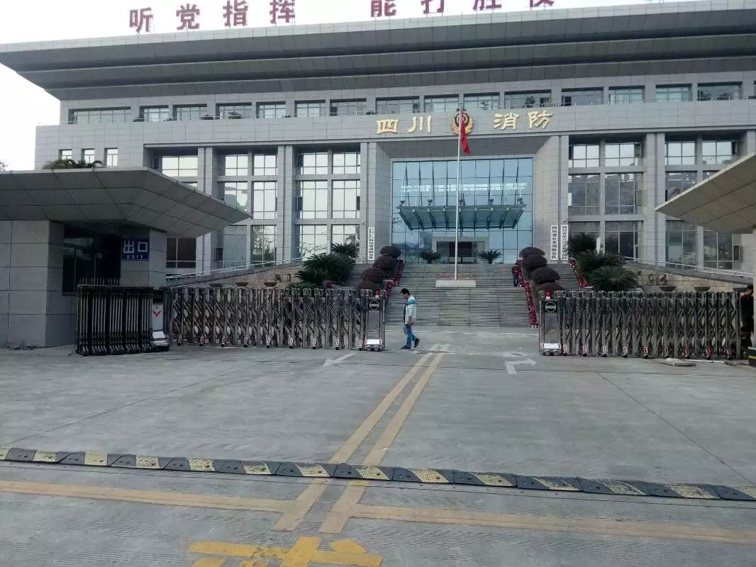 烟台芝罘区烟台芝罘区四川消防总队伸缩门